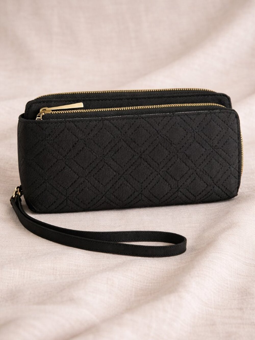 Travelon Black Quilted RFID Blocking Wristlet Clutch Zip Around NWT